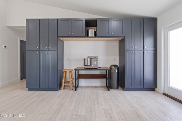 1211 Bowen Avenue, Ocean Springs, MS 39564