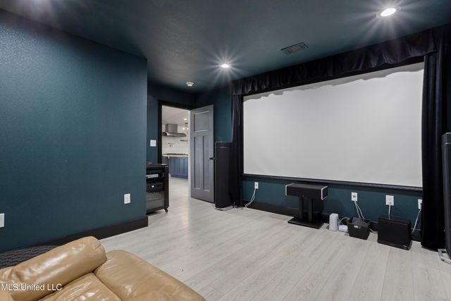 1211 Bowen Avenue, Ocean Springs, MS 39564