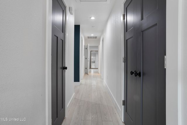 1211 Bowen Avenue, Ocean Springs, MS 39564