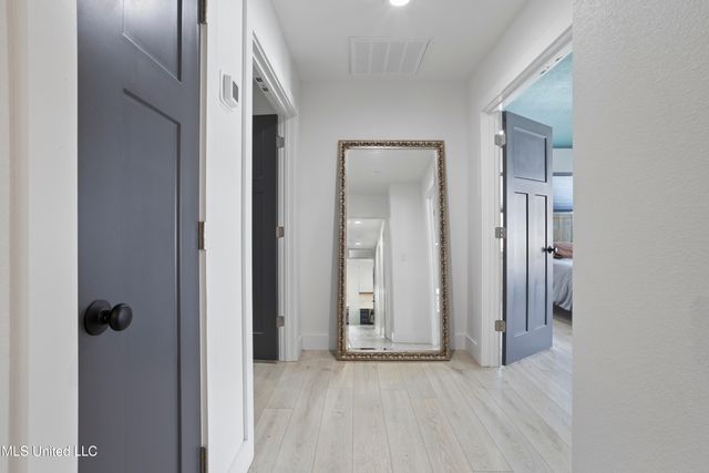 1211 Bowen Avenue, Ocean Springs, MS 39564