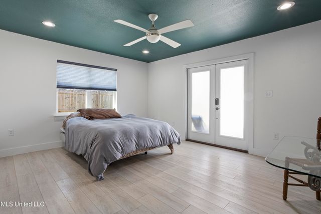 1211 Bowen Avenue, Ocean Springs, MS 39564