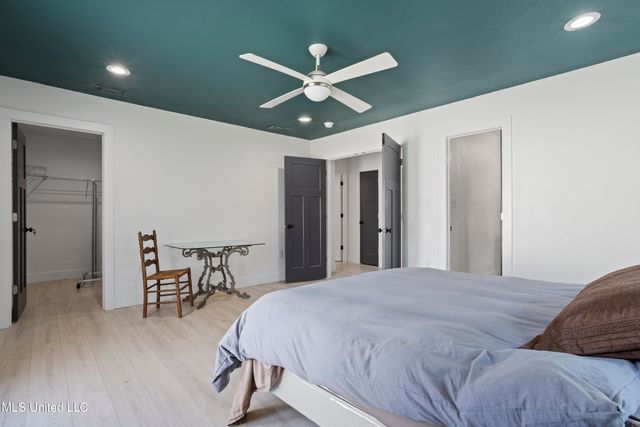 1211 Bowen Avenue, Ocean Springs, MS 39564