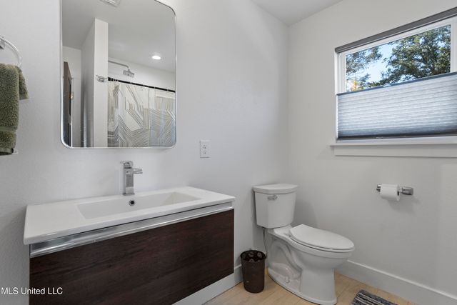 1211 Bowen Avenue, Ocean Springs, MS 39564