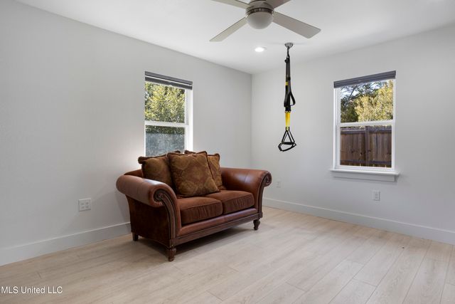 1211 Bowen Avenue, Ocean Springs, MS 39564