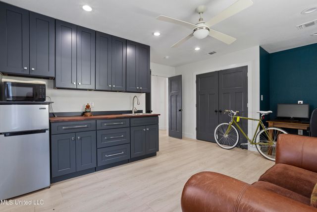 1211 Bowen Avenue, Ocean Springs, MS 39564