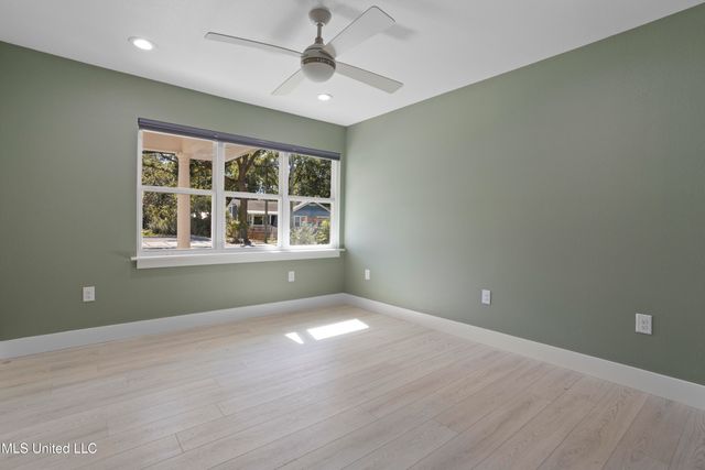 1211 Bowen Avenue, Ocean Springs, MS 39564