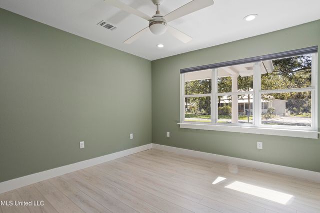 1211 Bowen Avenue, Ocean Springs, MS 39564