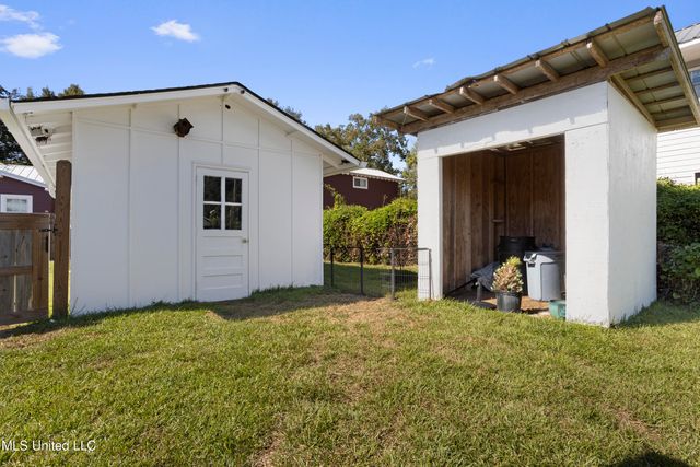 1211 Bowen Avenue, Ocean Springs, MS 39564