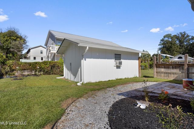 1211 Bowen Avenue, Ocean Springs, MS 39564