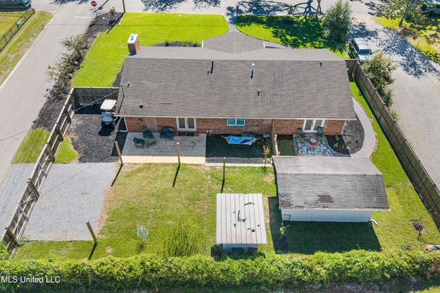 1211 Bowen Avenue, Ocean Springs, MS 39564