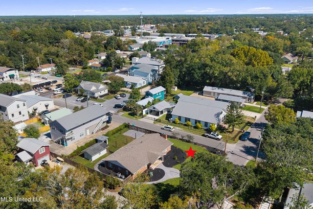 1211 Bowen Avenue, Ocean Springs, MS 39564