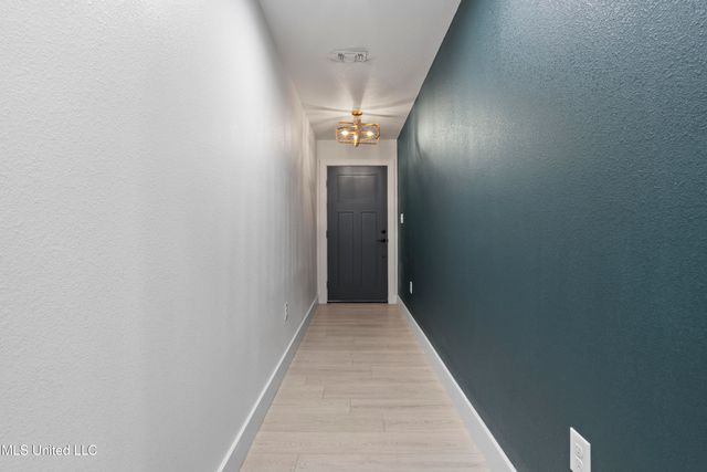 1211 Bowen Avenue, Ocean Springs, MS 39564