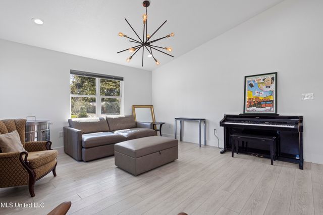 1211 Bowen Avenue, Ocean Springs, MS 39564