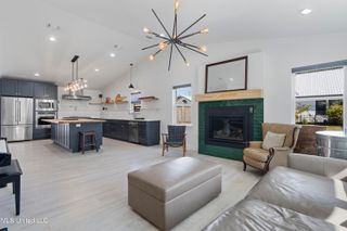 1211 Bowen Avenue, Ocean Springs, MS 39564