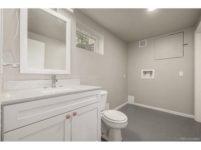 15885 E Kepner Dr, Aurora, CO 80017