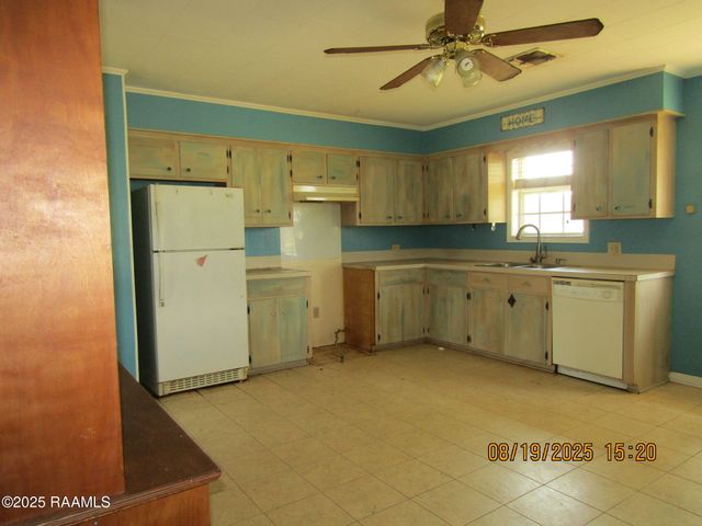 3116 Grand Point Highway, Breaux Bridge, LA 70517