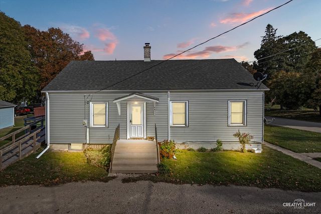 2 N Van Buren Street, Newark, IL 60541