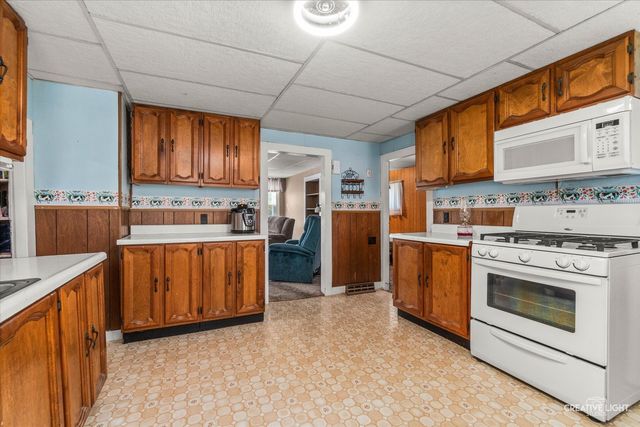 2 N Van Buren Street, Newark, IL 60541