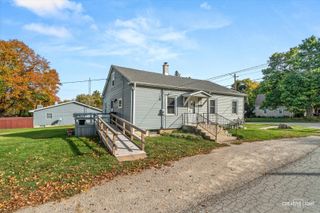 2 N Van Buren Street, Newark, IL 60541
