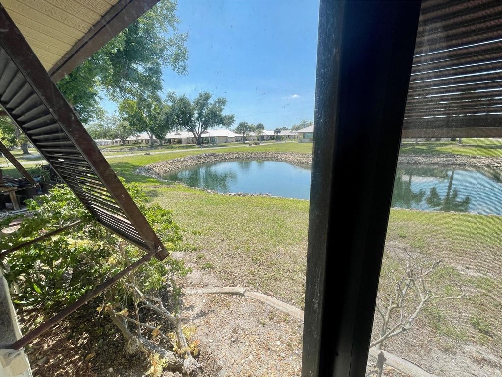 Image 16 of property listing at 137 DRIFTING SANDS DRIVE, Venice, FL 34293