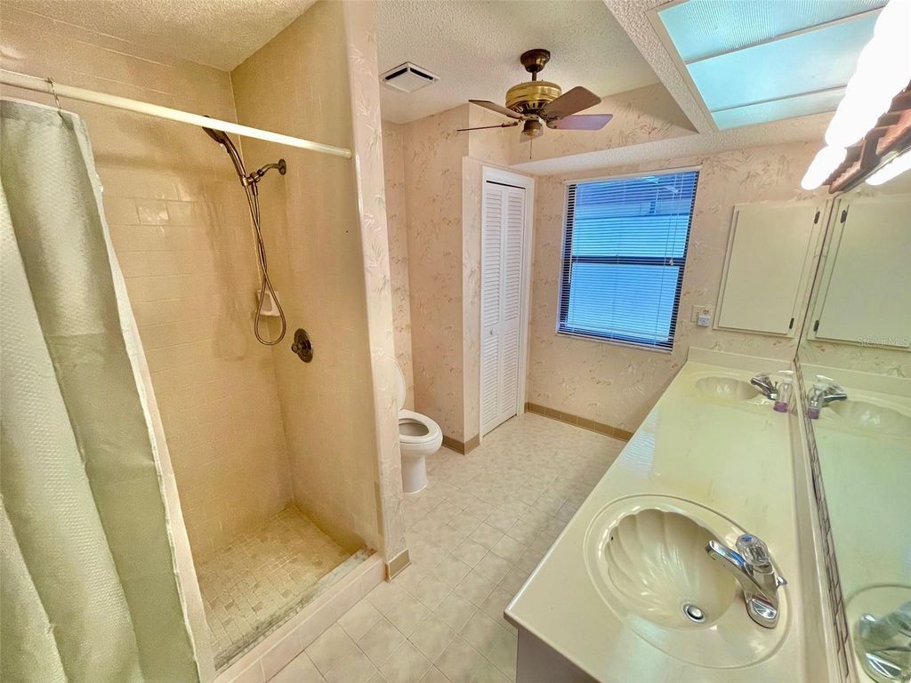 Image 28 of property listing at 137 DRIFTING SANDS DRIVE, Venice, FL 34293