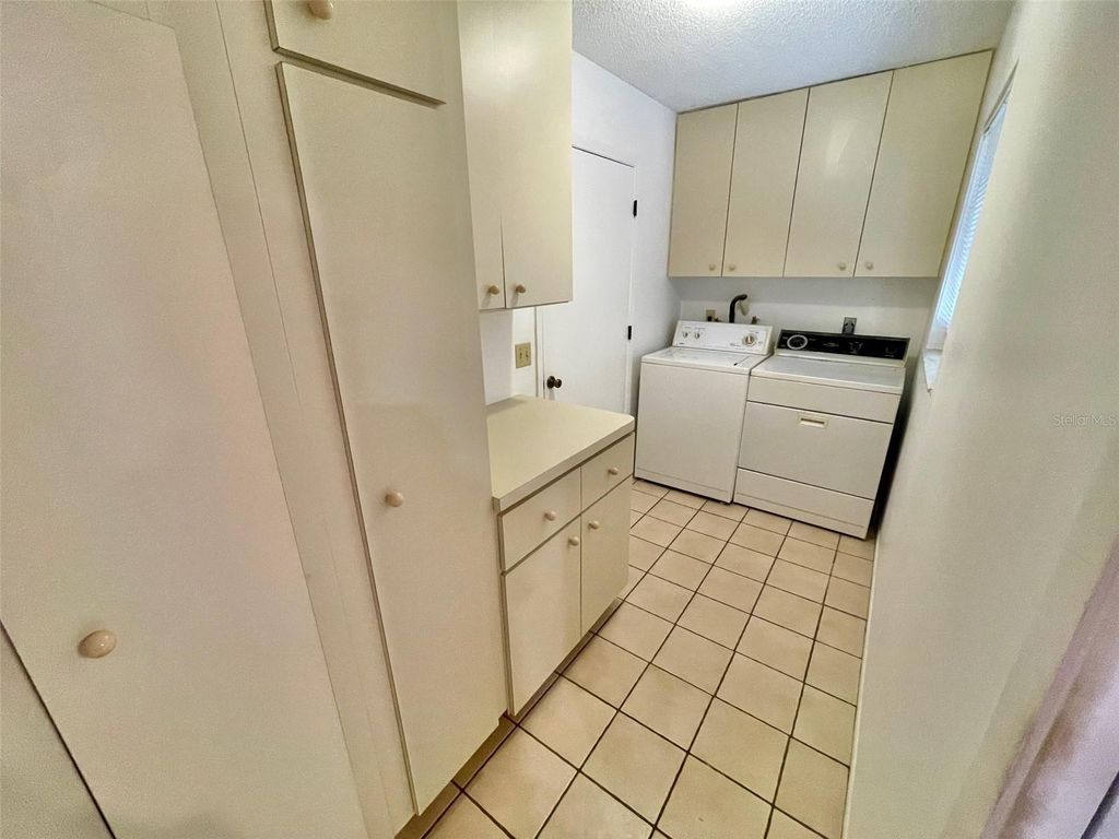 Image 32 of property listing at 137 DRIFTING SANDS DRIVE, Venice, FL 34293