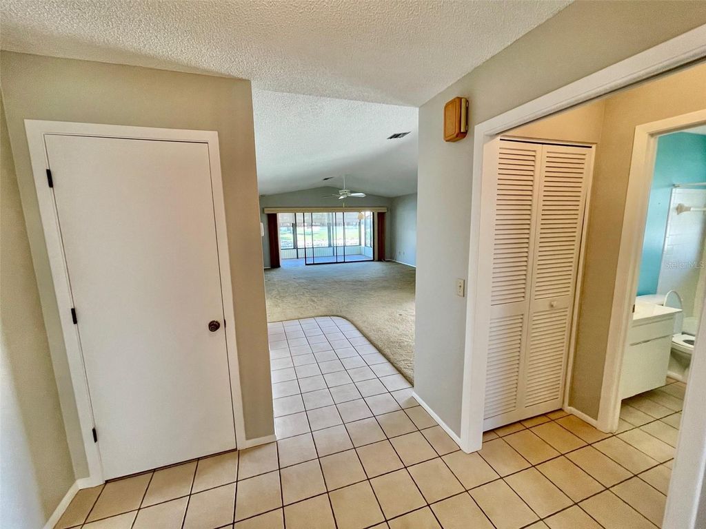 Image 8 of property listing at 137 DRIFTING SANDS DRIVE, Venice, FL 34293