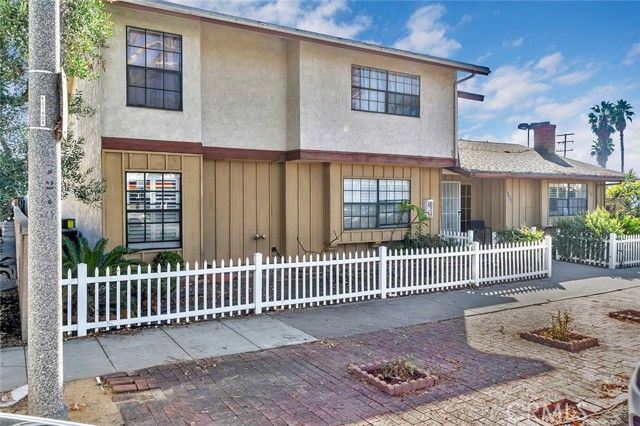 3368 Linden Avenue, Long Beach, CA 90807