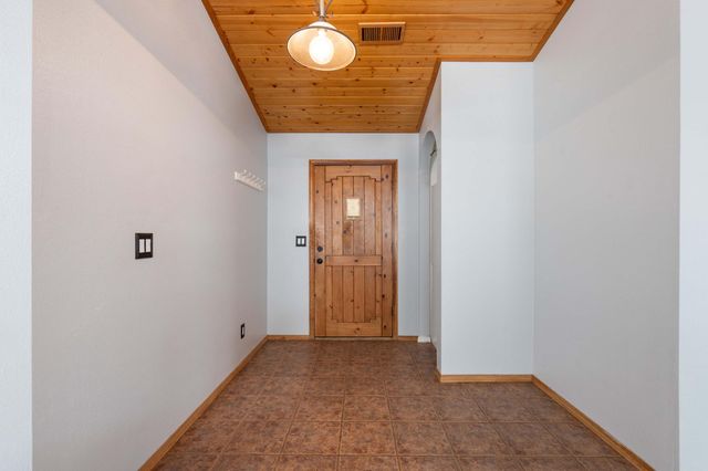 92 Nightingale Lane, Tijeras, NM 87059