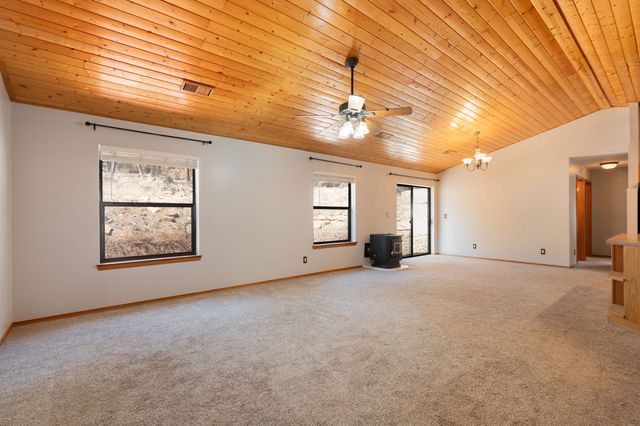 92 Nightingale Lane, Tijeras, NM 87059