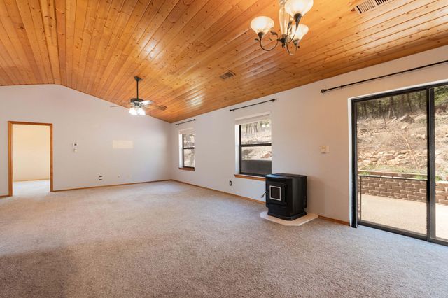 92 Nightingale Lane, Tijeras, NM 87059