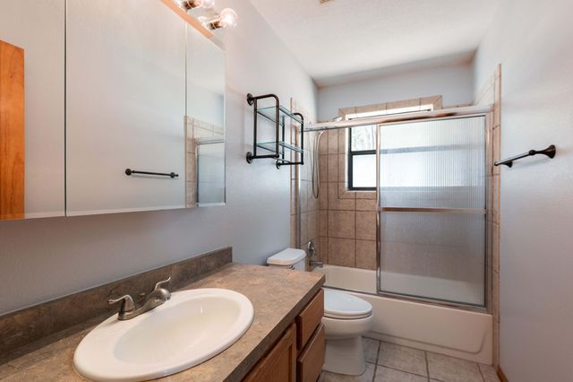 92 Nightingale Lane, Tijeras, NM 87059