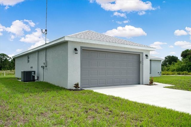 3010 67th ST W, Lehigh Acres, FL 33971
