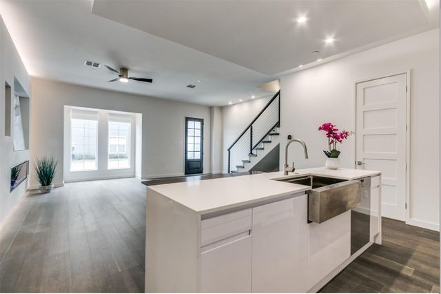 256 Crockett Street, Roanoke, TX 76262