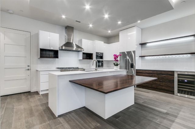 256 Crockett Street, Roanoke, TX 76262