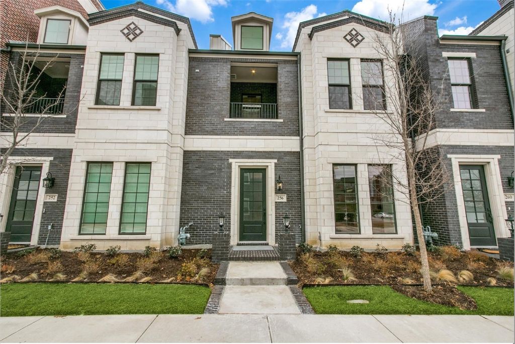 256 Crockett Street, Roanoke, TX 76262