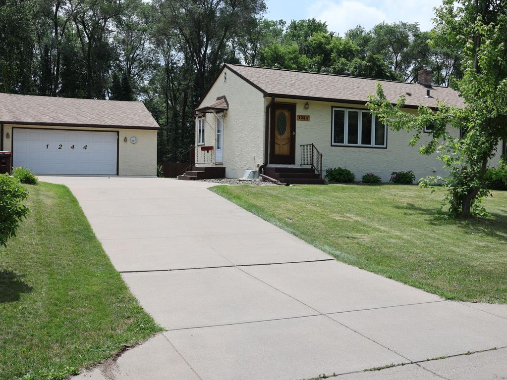 1244 Ryan Avenue E, Maplewood, MN 55109