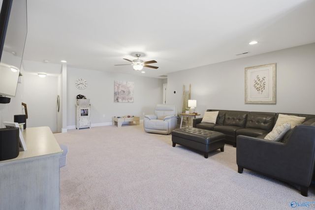 4548 River Park Boulevard SE, Owens Cross Roads, AL 35763