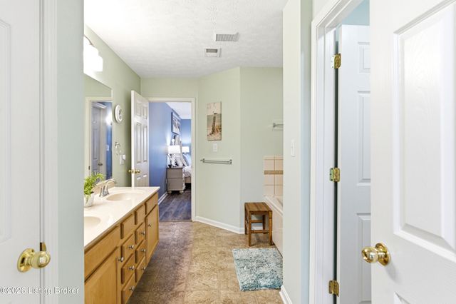 10531 Clyde Moore Blvd, Louisville, KY 40291