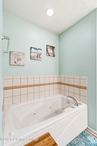 10531 Clyde Moore Blvd, Louisville, KY 40291