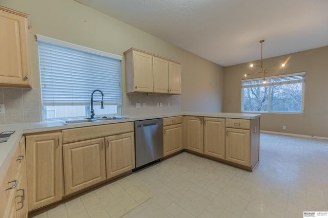 6215 N 146th Street, Omaha, NE 68116