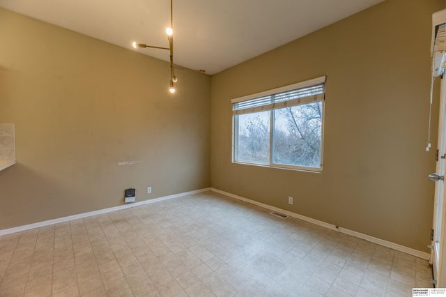 6215 N 146th Street, Omaha, NE 68116