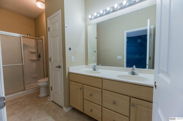 6215 N 146th Street, Omaha, NE 68116