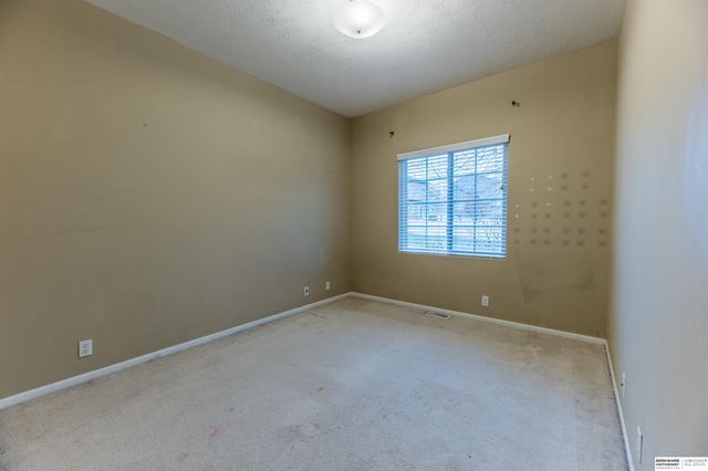 6215 N 146th Street, Omaha, NE 68116