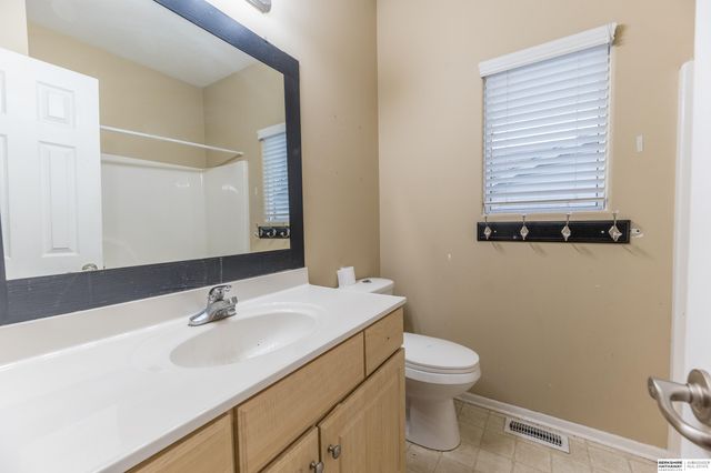 6215 N 146th Street, Omaha, NE 68116