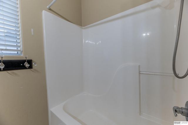 6215 N 146th Street, Omaha, NE 68116