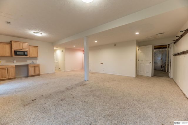 6215 N 146th Street, Omaha, NE 68116