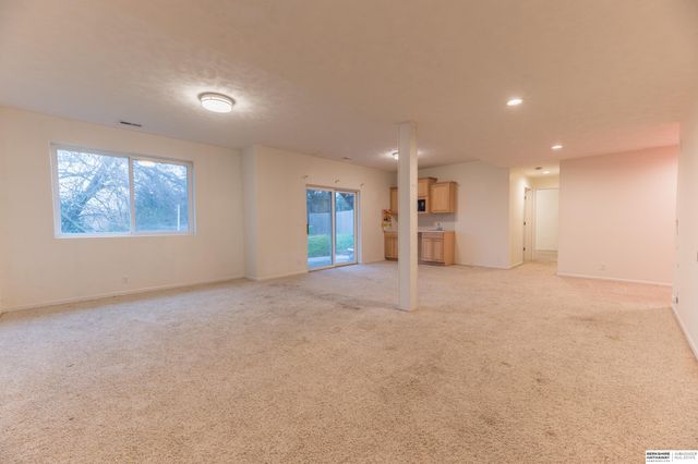 6215 N 146th Street, Omaha, NE 68116