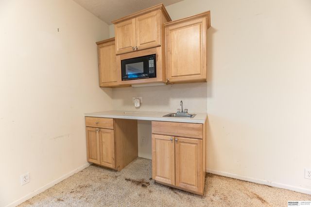 6215 N 146th Street, Omaha, NE 68116