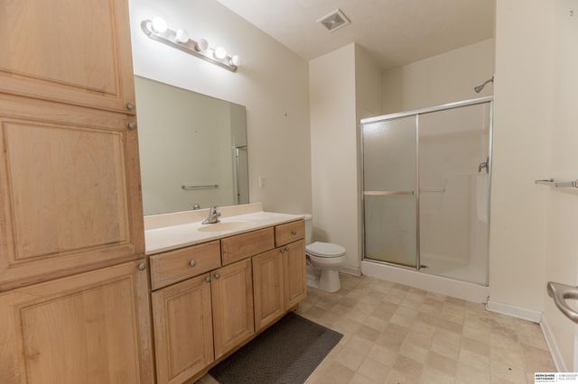 6215 N 146th Street, Omaha, NE 68116